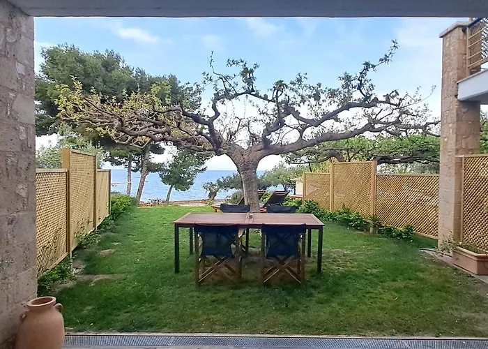 Nama Beach House